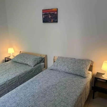 Central, Spacious & Completely Equipped Апартаменты Генуя
