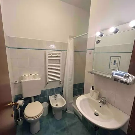 Central, Spacious & Completely Equipped Апартаменты